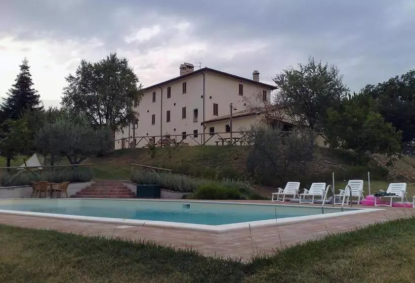 هتل Agriturismo Il Poggiolo