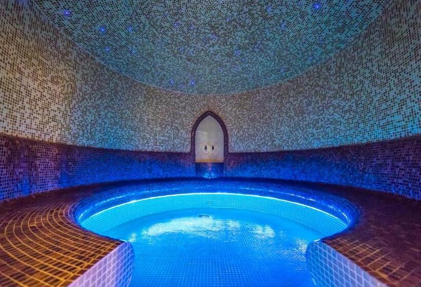 هتل Unique Resort And Spa