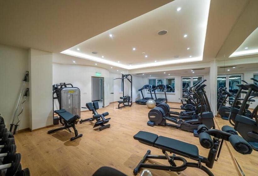 هتل Unique Resort And Spa