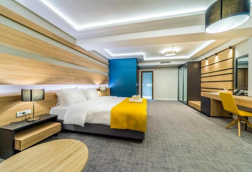 هتل Unique Resort And Spa