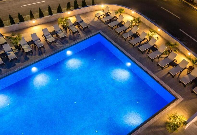 هتل Unique Resort And Spa