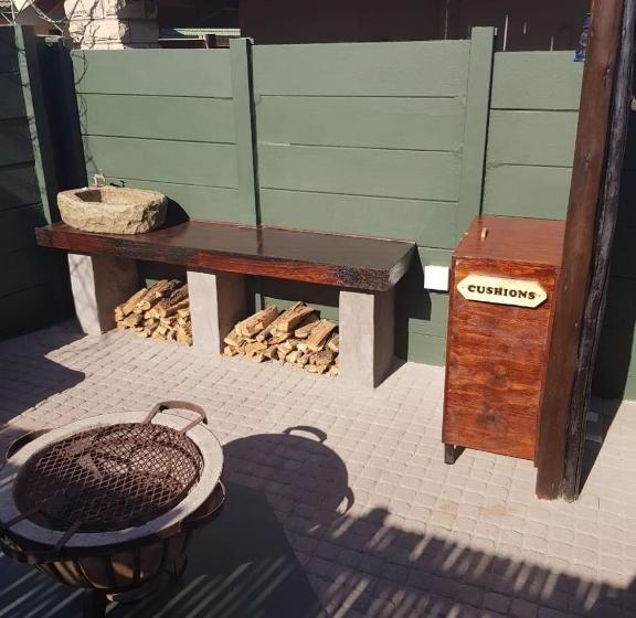 פנסיון Imperani Guesthouse