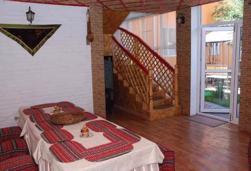 پانسیون Osobyi Guest House