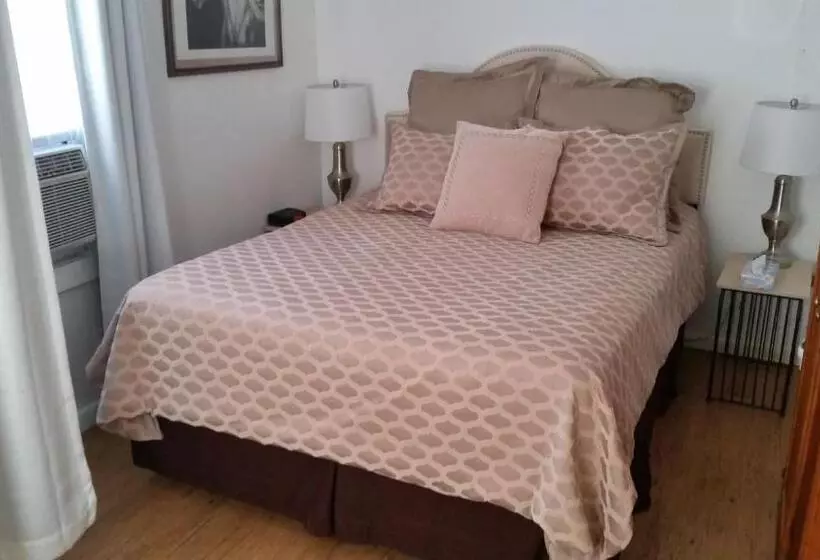 Hotelli Bay Port Lodging