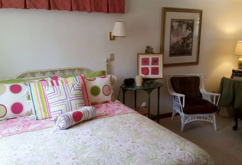 Hotelli Bay Port Lodging