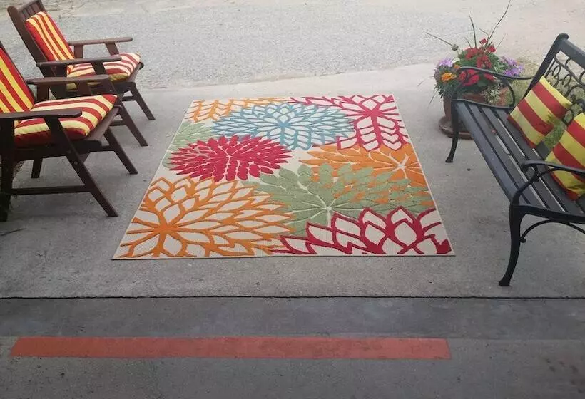 Hotelli Bay Port Lodging