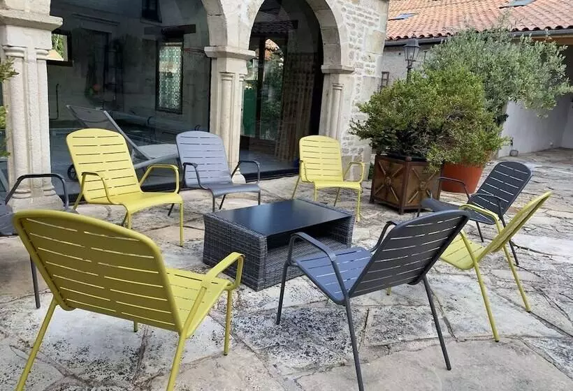 Majatalo Logis De La Roche  Niort  Chauray