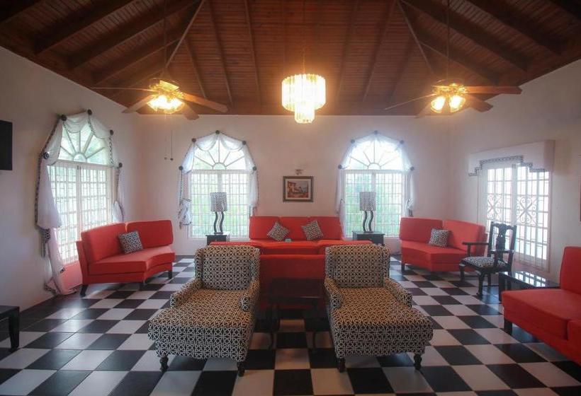 هاستل Kenwood Villas & Suites