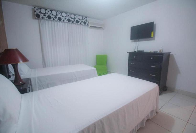 هاستل Kenwood Villas & Suites