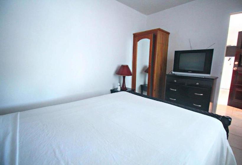 هاستل Kenwood Villas & Suites