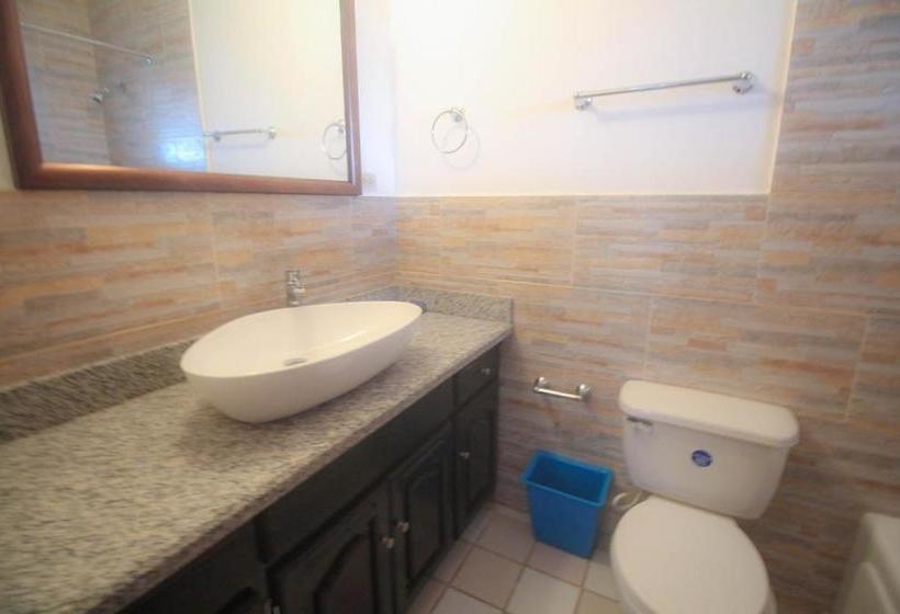 هاستل Kenwood Villas & Suites