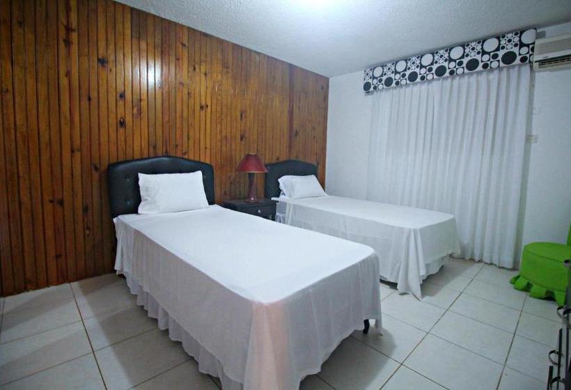 هاستل Kenwood Villas & Suites