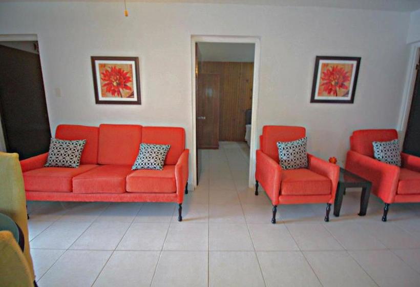 هاستل Kenwood Villas & Suites