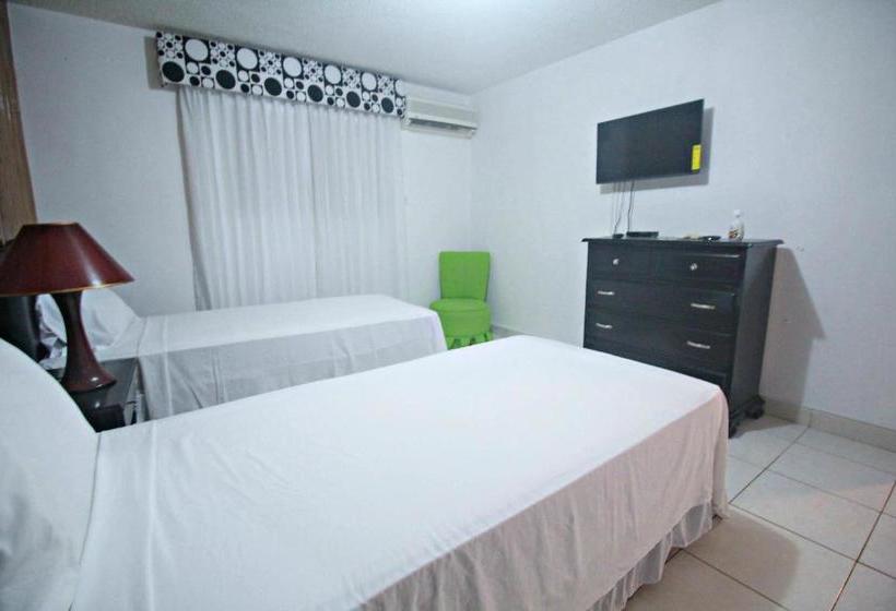 هاستل Kenwood Villas & Suites