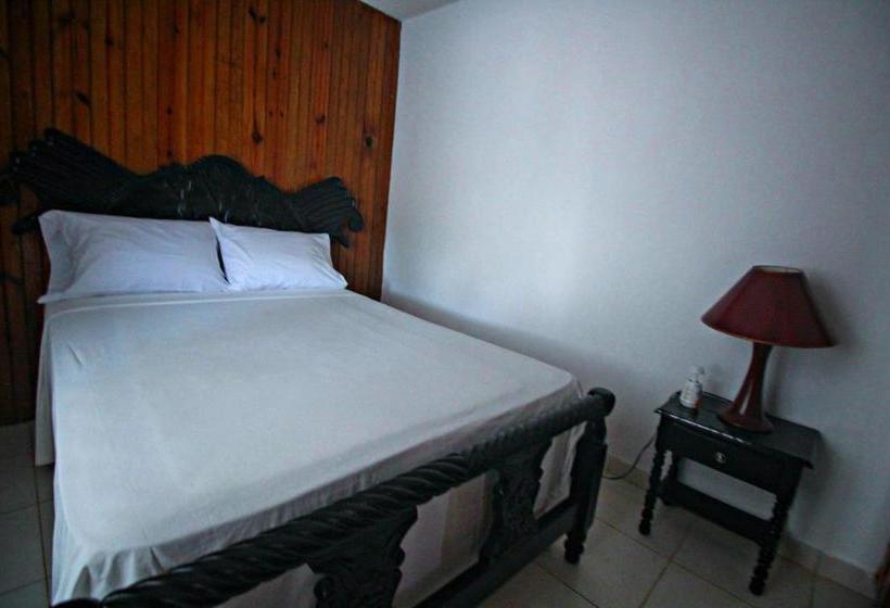 هاستل Kenwood Villas & Suites