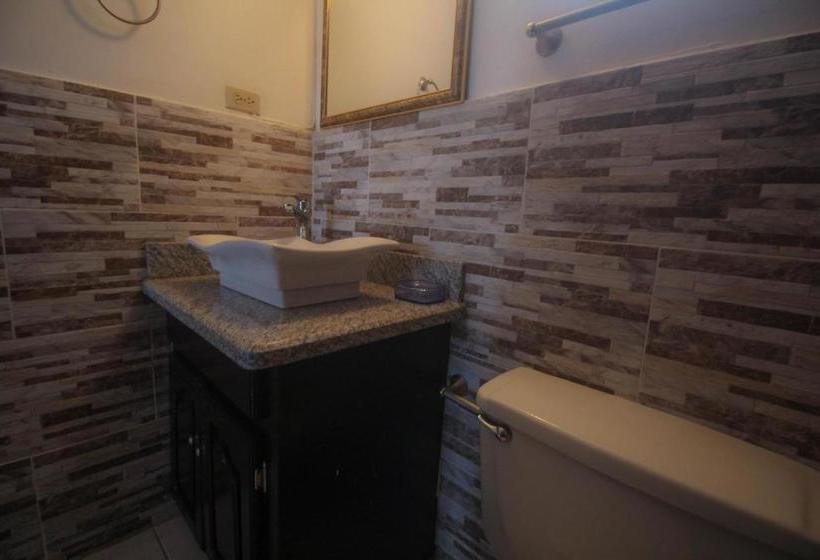 هاستل Kenwood Villas & Suites