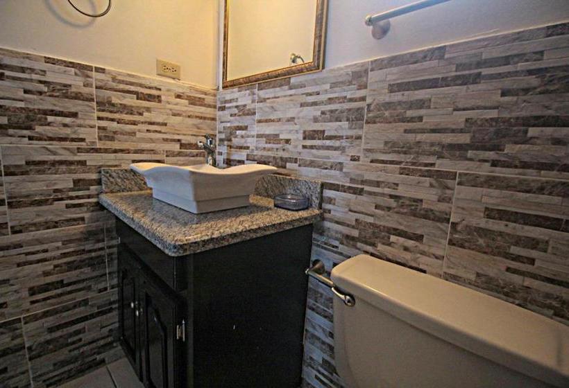 هاستل Kenwood Villas & Suites