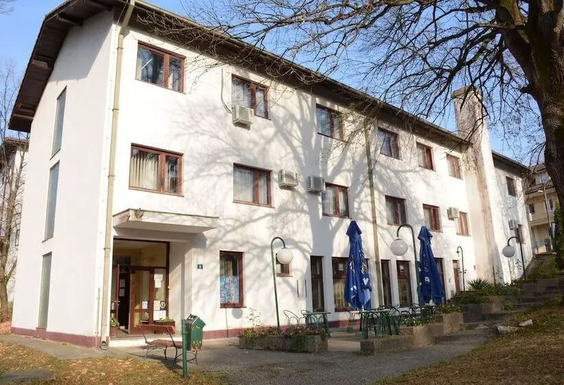 تختخواب و صبحانه Vila Panonija