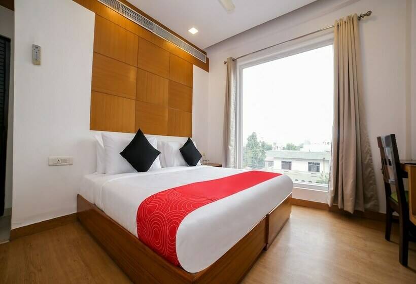 Отель Edition O 30074 Tushar Elegant