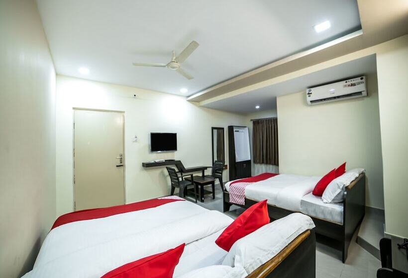 Hotel Oyo 14506 Lalitha Convention