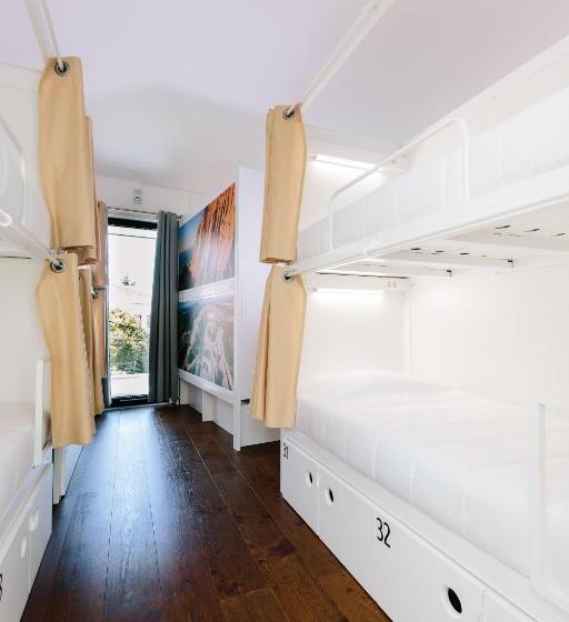 Lisbon South Hostel