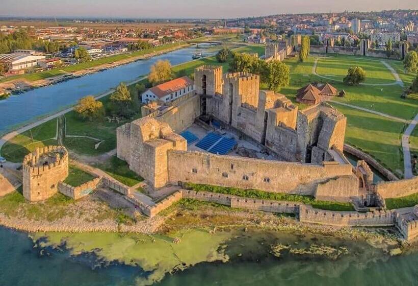 مُتل Vila Mila Riverside Apartments