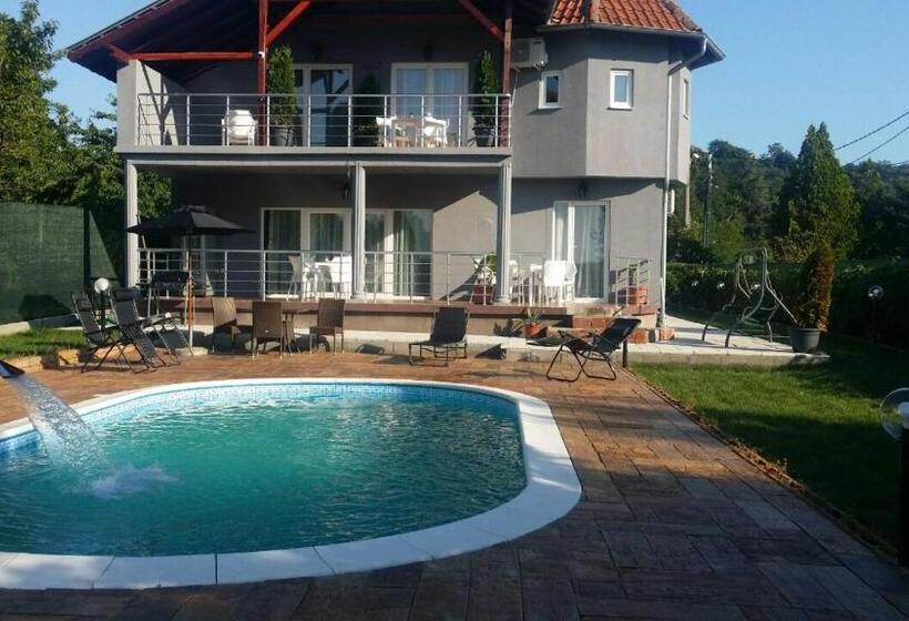 مُتل Vila Mila Riverside Apartments