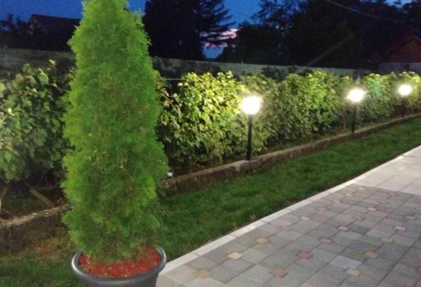 مُتل Vila Mila Riverside Apartments