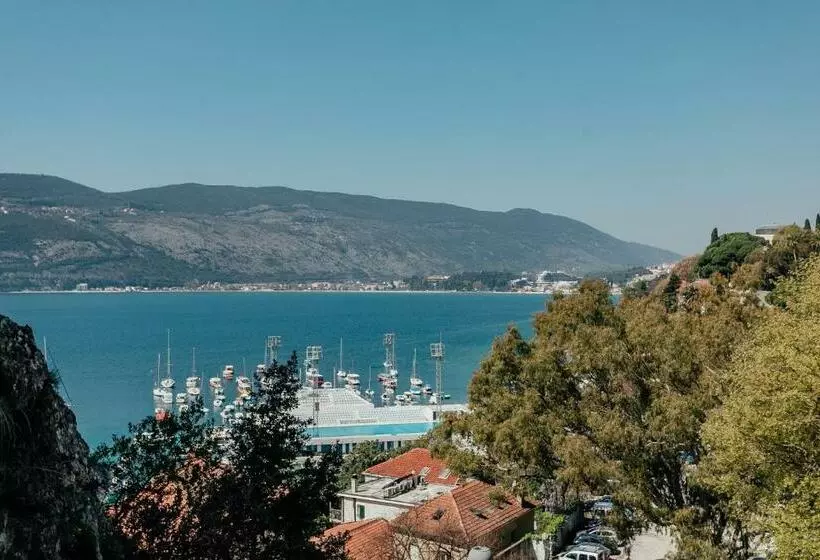 پانسیون Stone House Herceg Novi