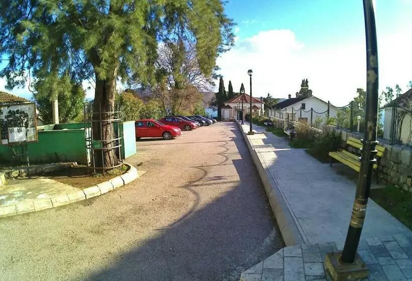 پانسیون Stone House Herceg Novi