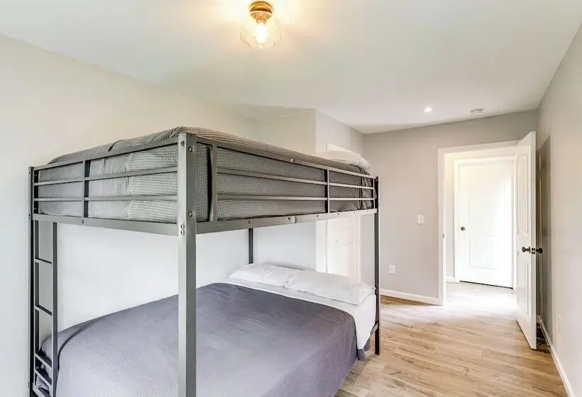 2 Acres & Creek Access! Private Leicester Escape