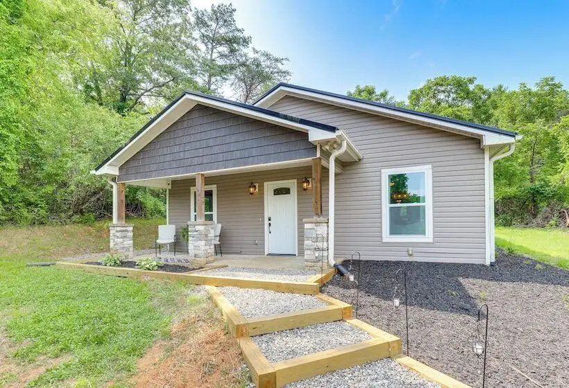 2 Acres & Creek Access! Private Leicester Escape