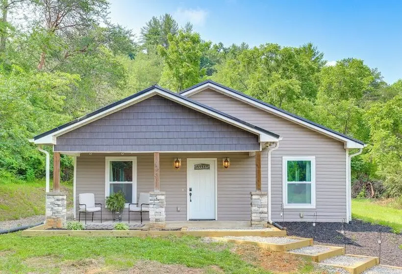 2 Acres & Creek Access! Private Leicester Escape