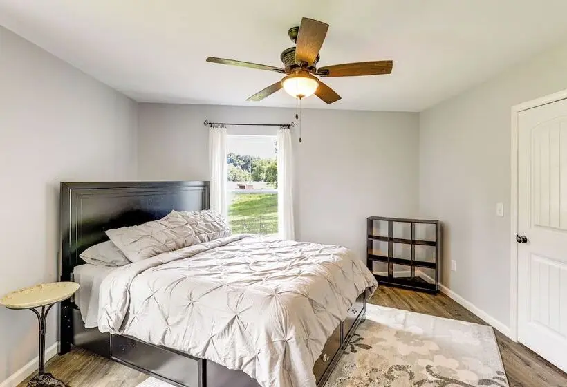 2 Acres & Creek Access! Private Leicester Escape