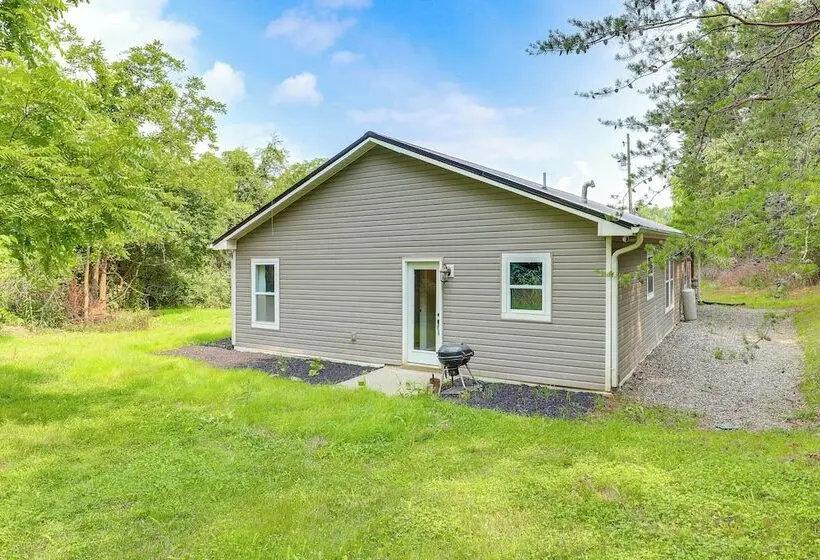 2 Acres & Creek Access! Private Leicester Escape