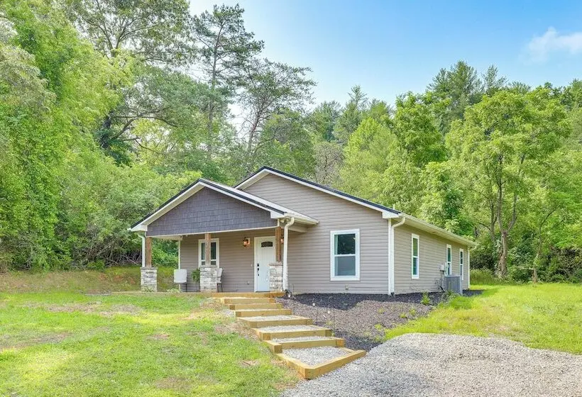 2 Acres & Creek Access! Private Leicester Escape