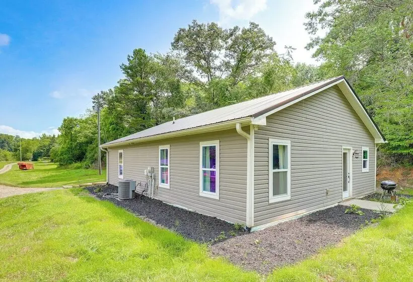 2 Acres & Creek Access! Private Leicester Escape