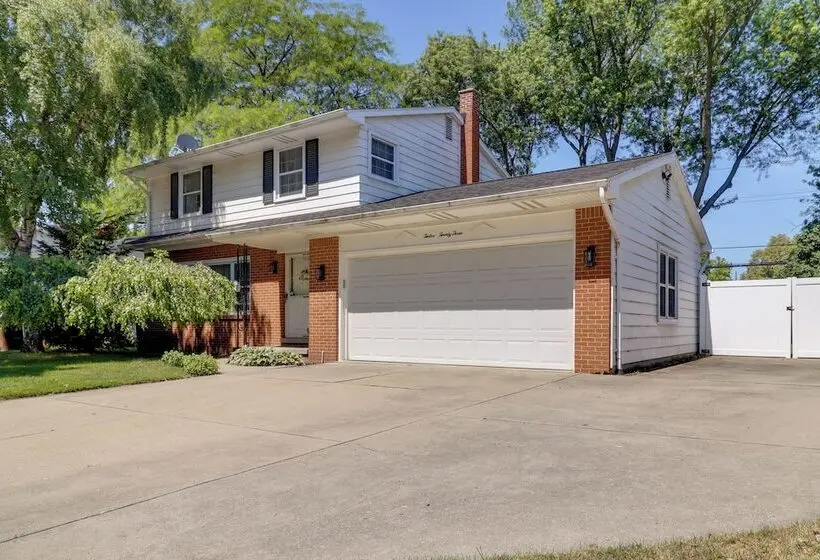 5 Mi To Lake Erie! Cozy Monroe Home & Private Yard