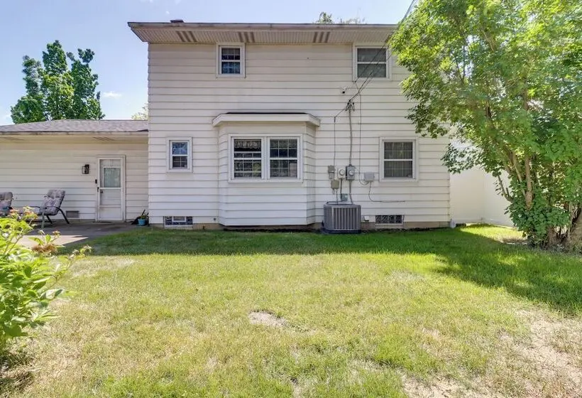 5 Mi To Lake Erie! Cozy Monroe Home & Private Yard