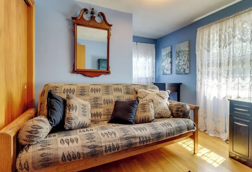 5 Mi To Lake Erie! Cozy Monroe Home & Private Yard