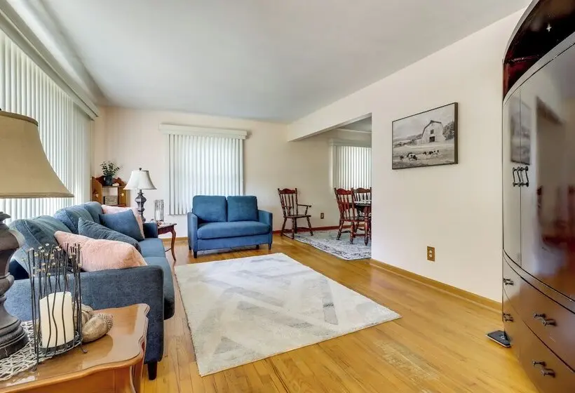 5 Mi To Lake Erie! Cozy Monroe Home & Private Yard