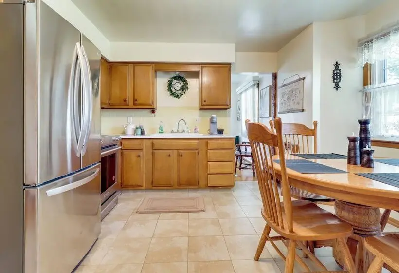 5 Mi To Lake Erie! Cozy Monroe Home & Private Yard