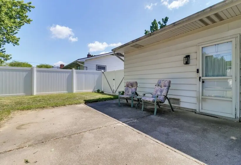 5 Mi To Lake Erie! Cozy Monroe Home & Private Yard