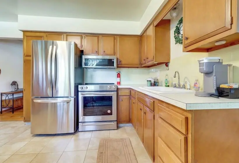 5 Mi To Lake Erie! Cozy Monroe Home & Private Yard
