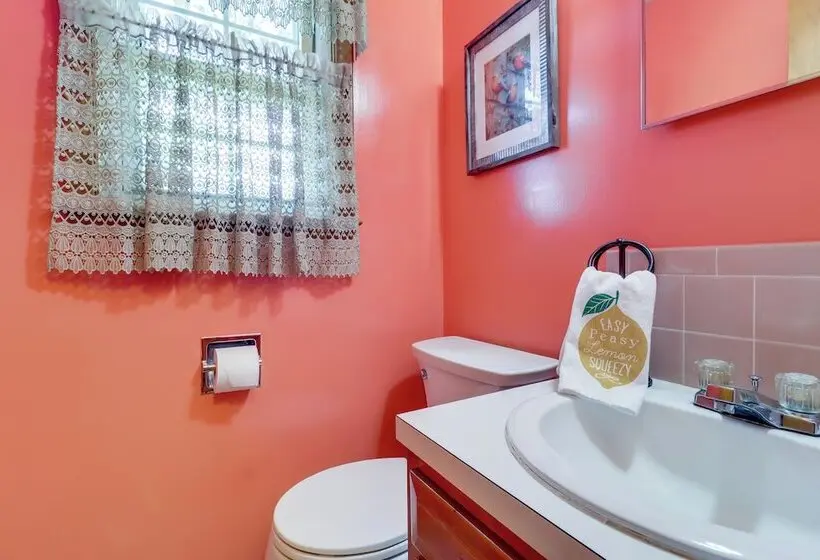 5 Mi To Lake Erie! Cozy Monroe Home & Private Yard