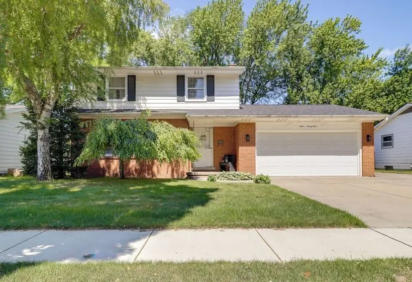 5 Mi To Lake Erie! Cozy Monroe Home & Private Yard