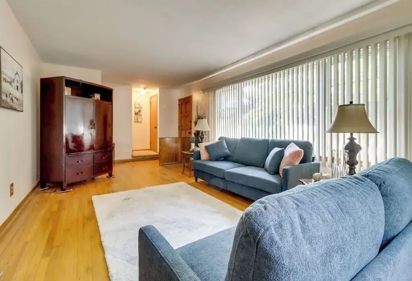 5 Mi To Lake Erie! Cozy Monroe Home & Private Yard