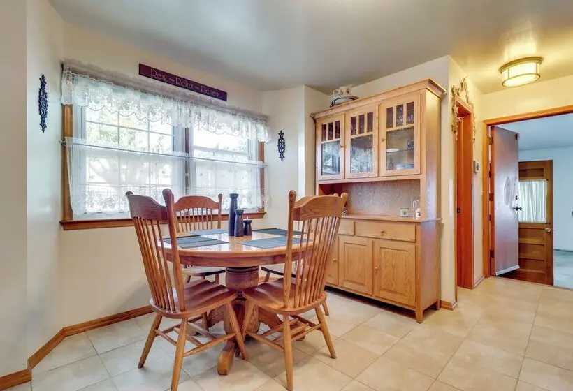 5 Mi To Lake Erie! Cozy Monroe Home & Private Yard