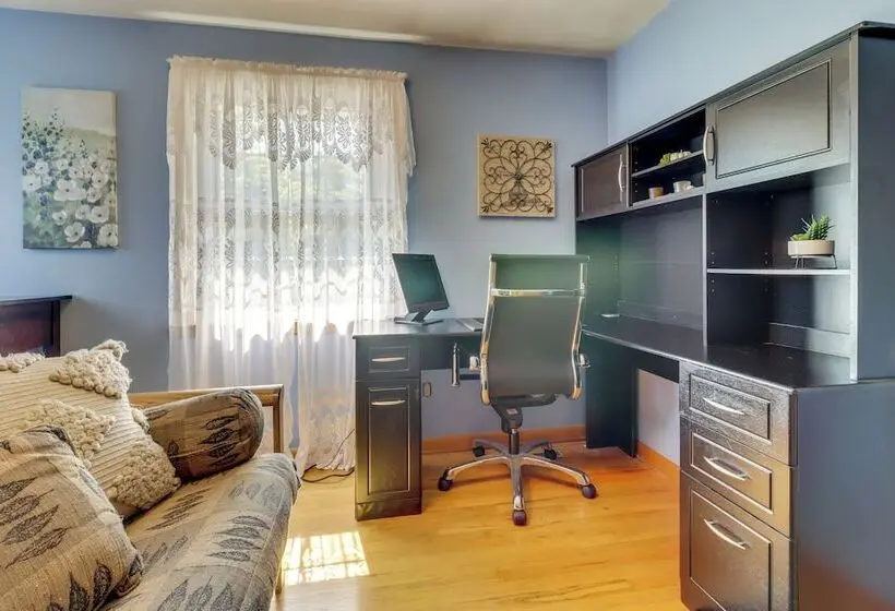 5 Mi To Lake Erie! Cozy Monroe Home & Private Yard