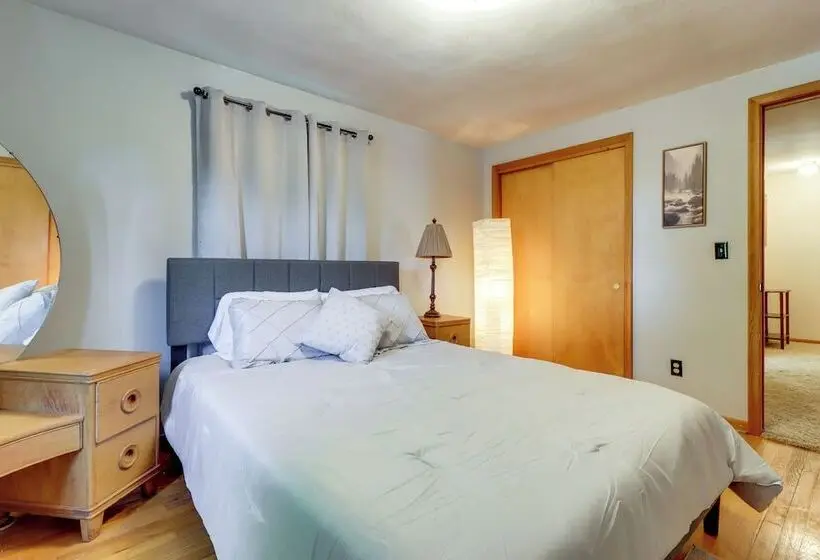 5 Mi To Lake Erie! Cozy Monroe Home & Private Yard